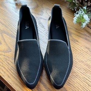Mia women’s black slip on shoes. Size 8.5. EUC